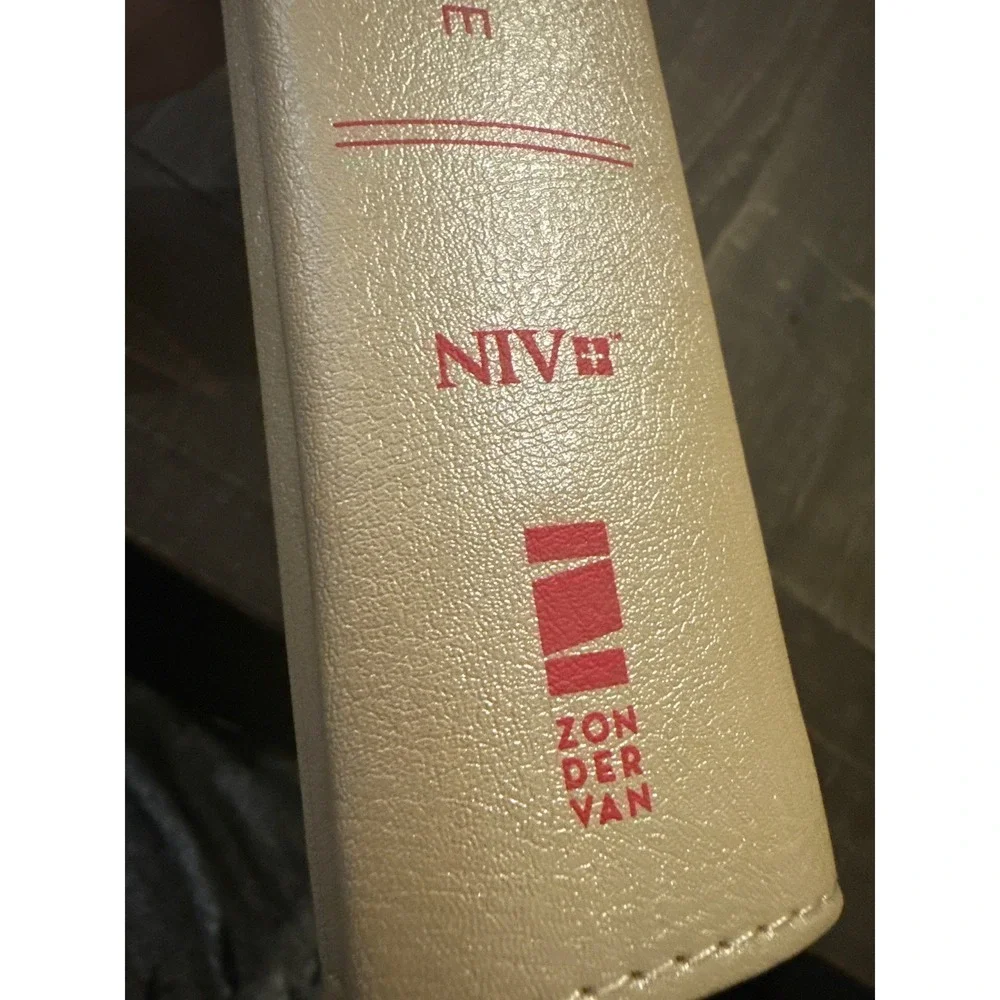NIV Journal The World‎ Bible For Teen Girls Leatherbound Floral 2017 Zondervan